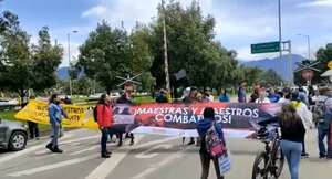 Se presenta una afectación en el tráfico vehicular, en la calle 26 con carrera 66 confirmó Tránsito Bogotá, que advirtió que se ha presentado intermitencia en la movilización.