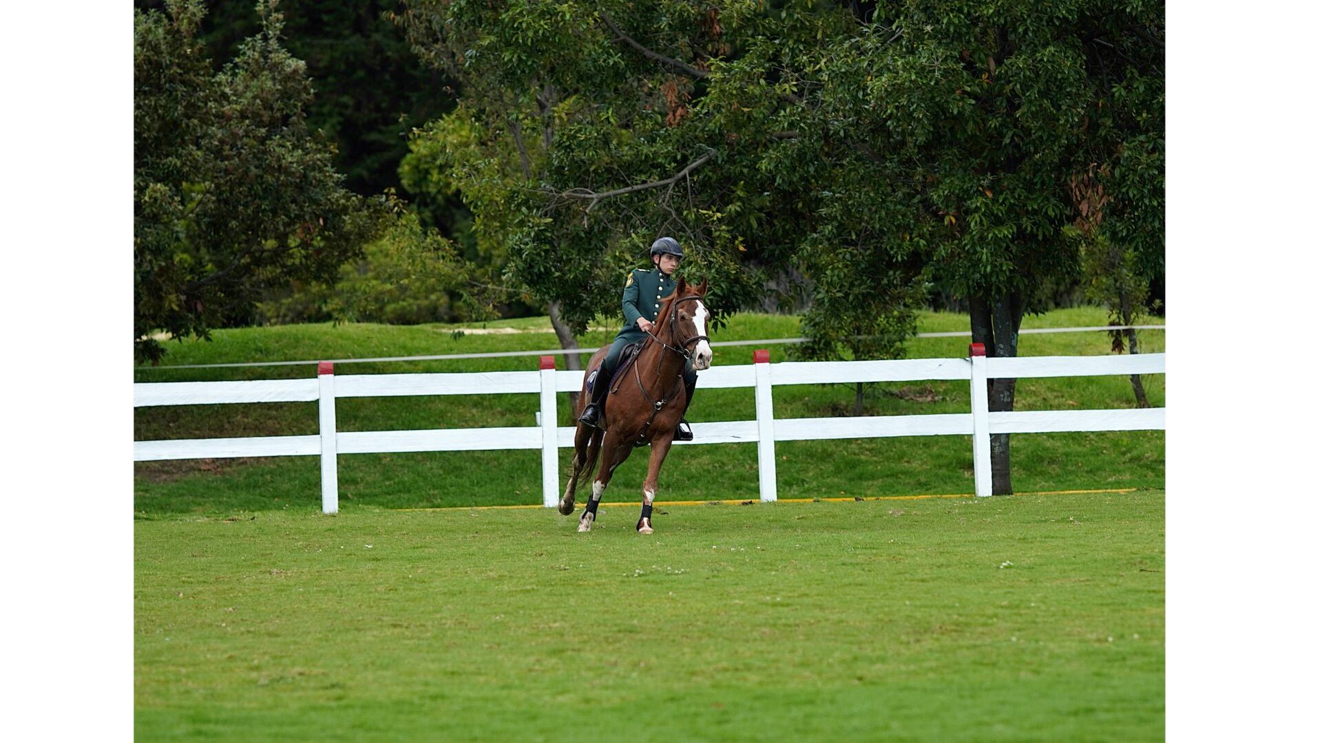Cadete Santiago Ortega, campeón de salto equino cinco estrellas