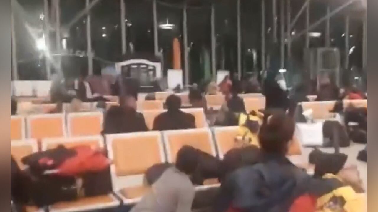 Sismo Turquía: el pánico que sufrieron los pasajeros del aeropuerto de Hayat.