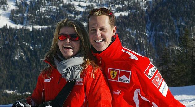 Schumacher (der.) y su esposa, Corinna (izq.). El automovilista permanece en coma inducido desde que sufrió una lesión cerebral mientras esquiaba en los Alpes franceses, el 29 de diciembre del 2013.