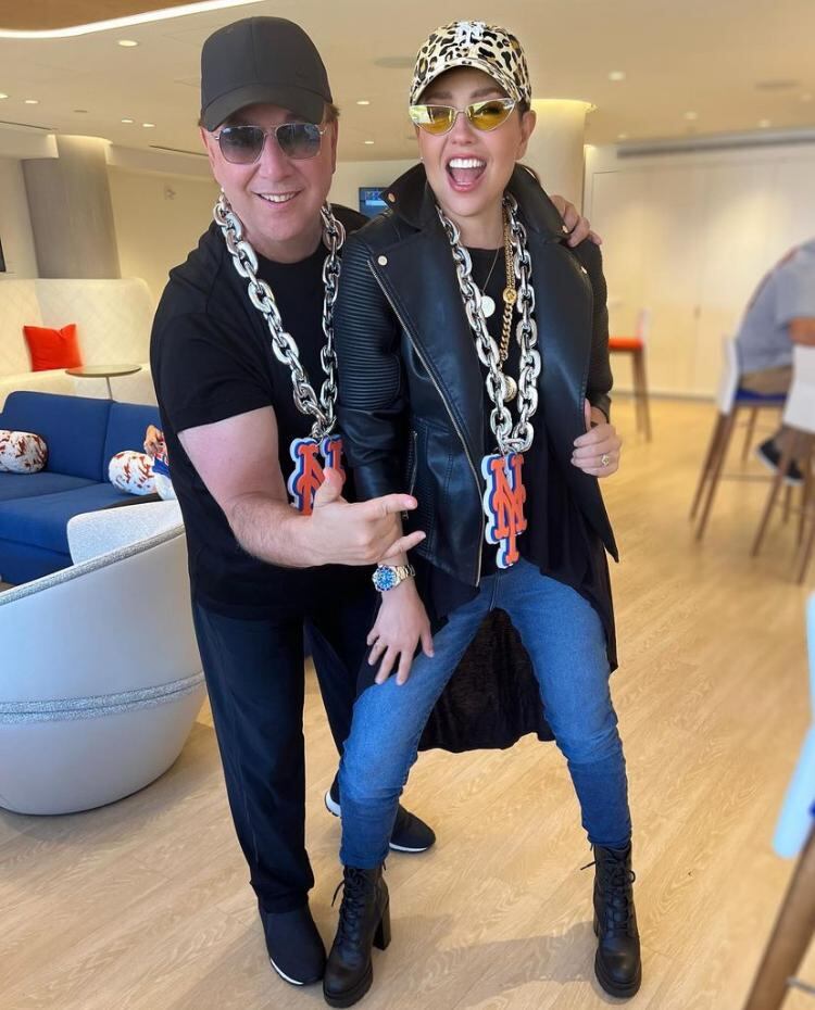 Cantante mexicana Thalia y esposo Tommy Mottola