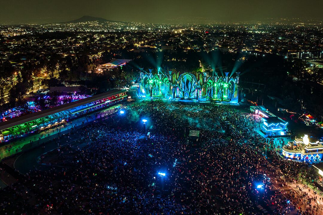 Así se vio la edición más reciente de EDC en México. El evento llega en 2026 a Medellín.