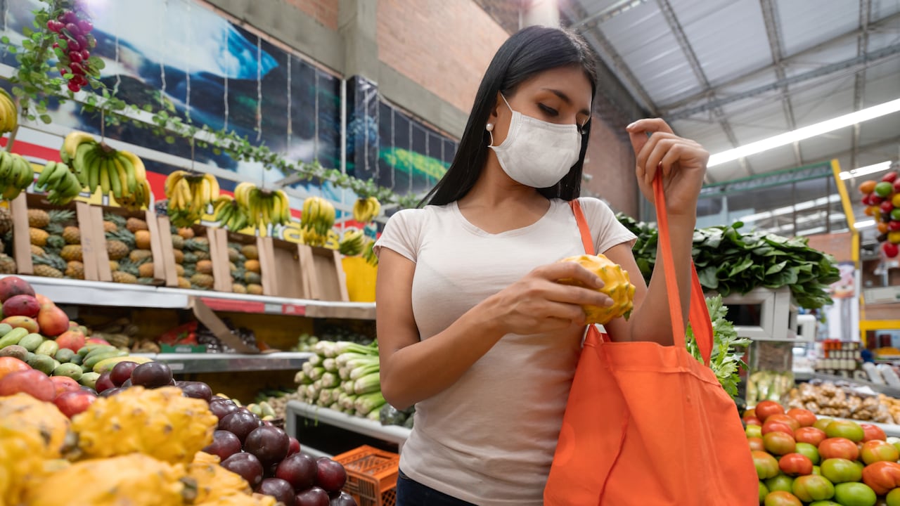 Se debe tener precauciones con los alimentos que se consumen, procurando su limpieza y buena cocción.