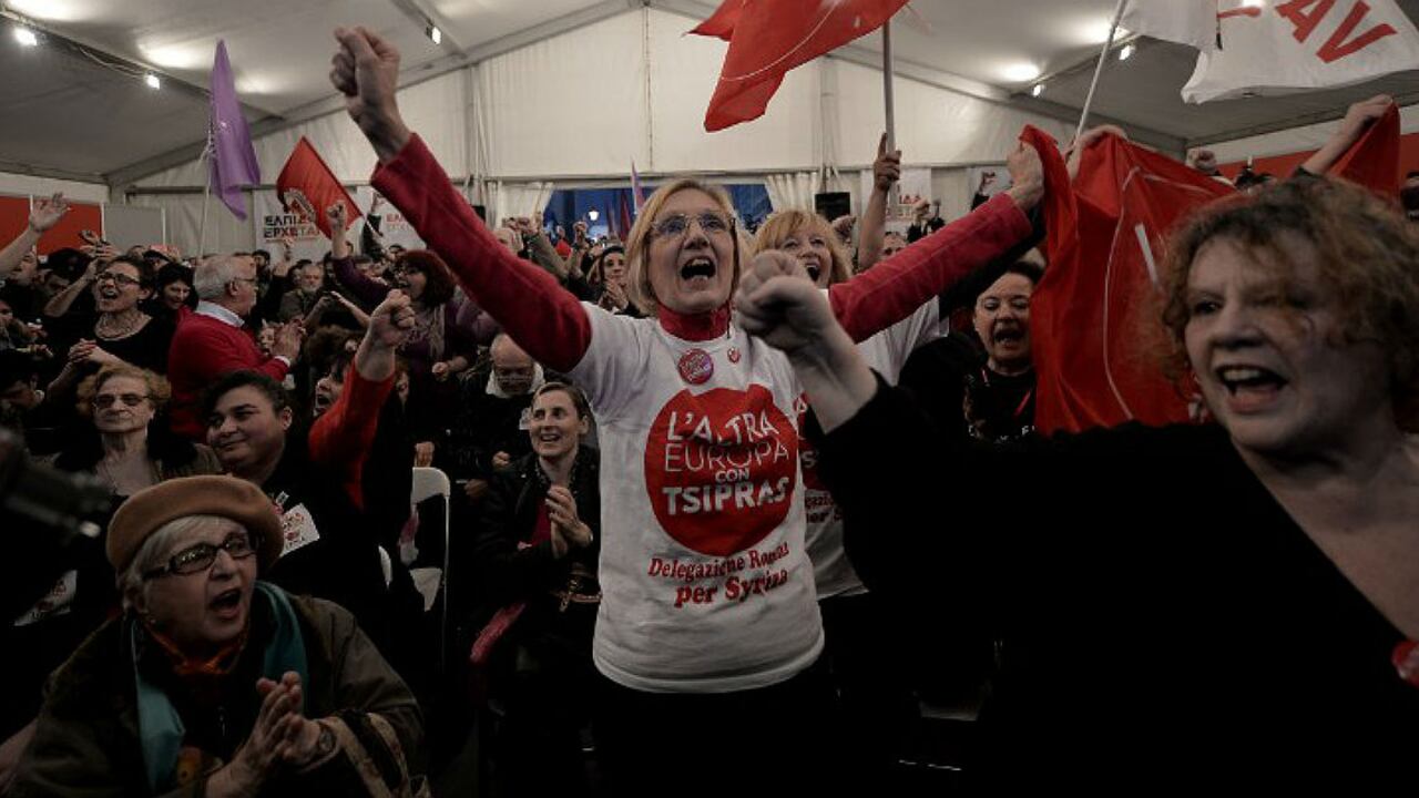 La victoria fue recibida con una explosión de alegría en el cuartel general de Syriza en pleno centro de Atenas.