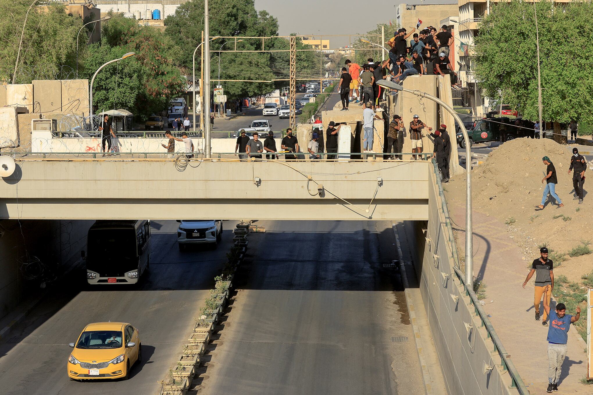 En imágenes : Leales a Sadr asaltan palacio de gobierno iraquí