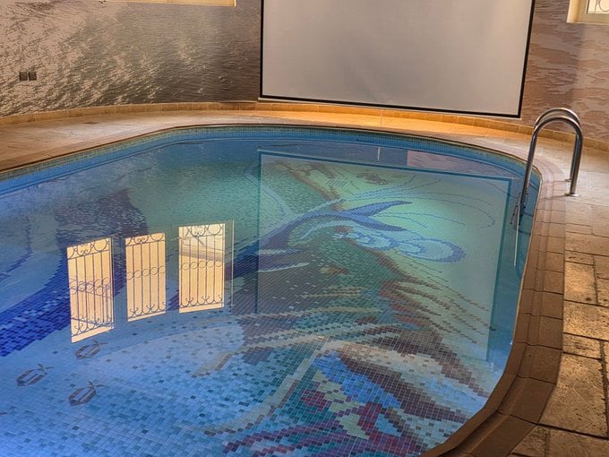 Piscina embajada de Colombia en Arabia Saudita