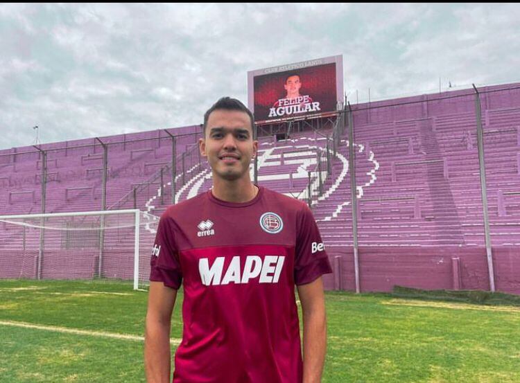 El defensor Felipe Aguilar llegó a Lanús en 2022.
