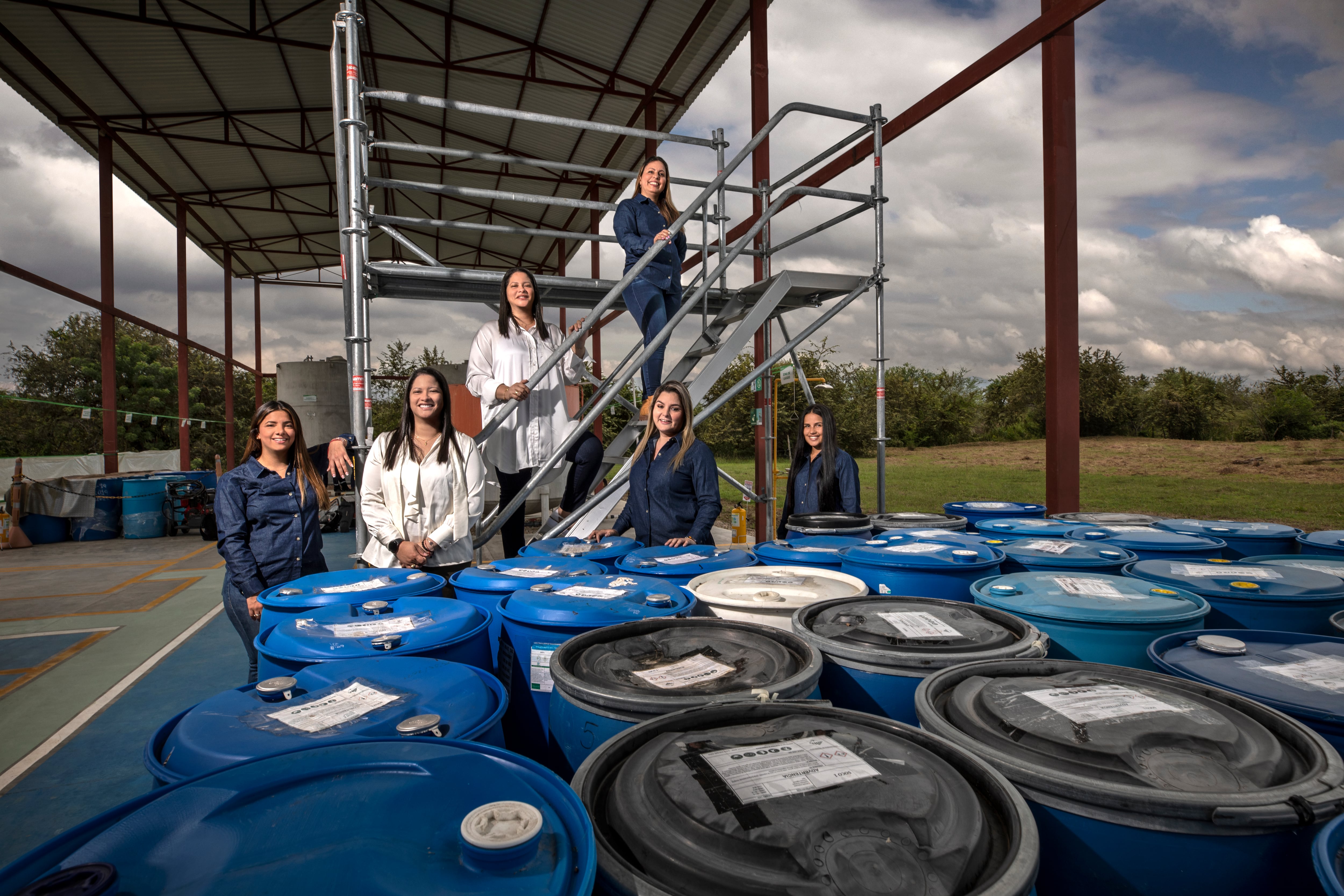 El equipo del Grupo Empresarial Solanco son creadores de God Oil, un producto natural que sirve para mitigar los efectos de los derrames de petróleo.