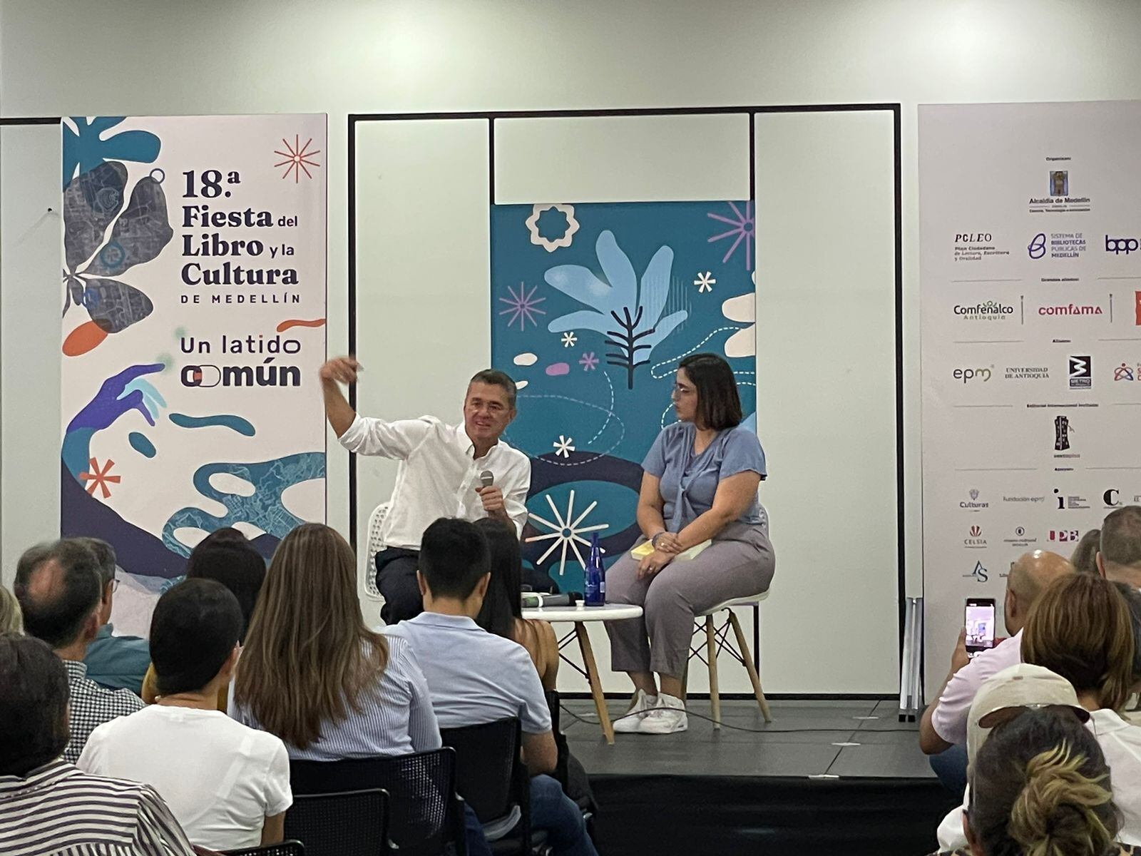 El empresario Carlos Raúl Yepes  presentó su nuevo libro: ‘Vale la pena pensarlo'