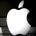 Recientemente Apple reclutó al jefe de la unidad de desarrollo e investigación de Mercedes-Benz en Silicon Valley, Johann Jungwirth, de acuerdo a un perfil aparecido en la red laboral LinkedIn. Aunque su cargo en el sitio web es jefe de sistemas de ingeniería de Mac, el Financial Times reportó que el ejecutivo se sumó al nuevo equipo de investigación de Apple.