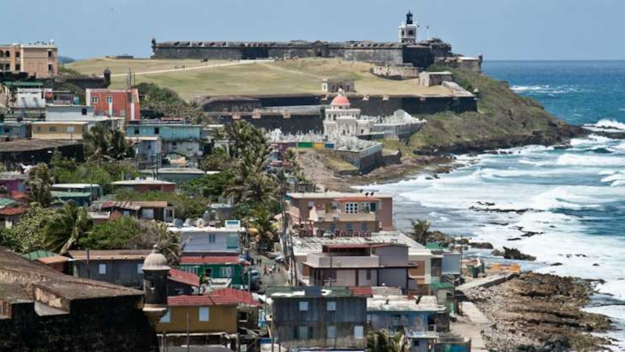 La Perla se encuentra a pocos metros del Viejo San Juan, el centro histórico de Puerto Rico.