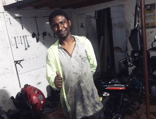 José Luis Matos ahora trabaja como ayudante en un taller de mecánica.