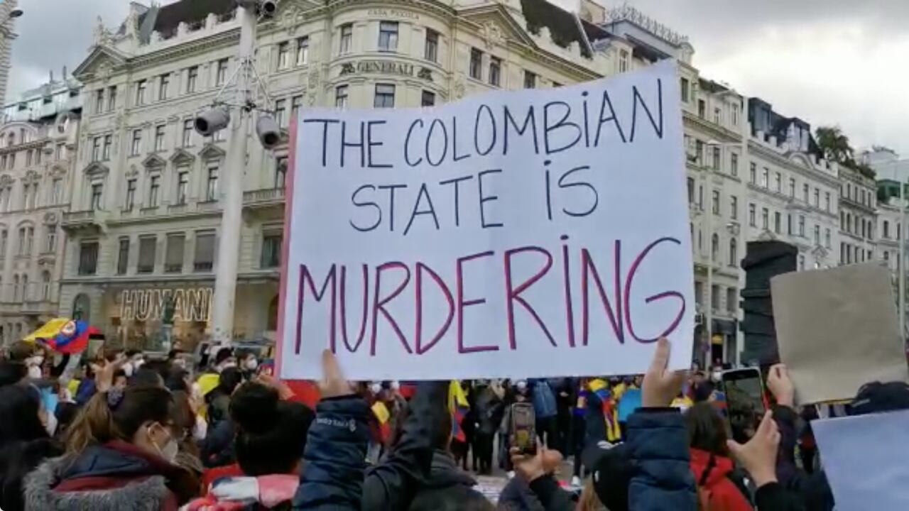 Al menos un millar de personas se juntaron en la Plaza de los Derechos Humanos, en Viena (Austria), para unirse a las jornadas de paro.