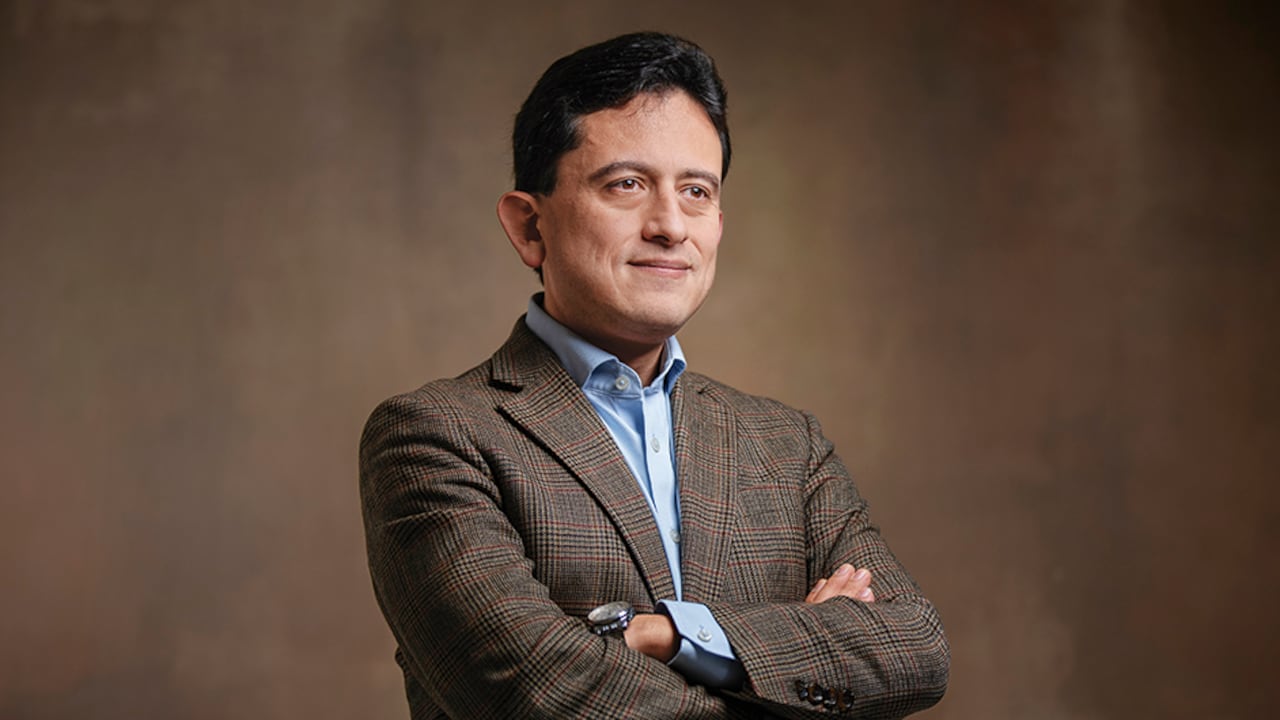 El exministro Luis Carlos Reyes le confesó a SEMANA que teme por su vida. Hoy tiene escoltas, pero no descarta que su esquema de seguridad se reduzca tras su salida del cargo.