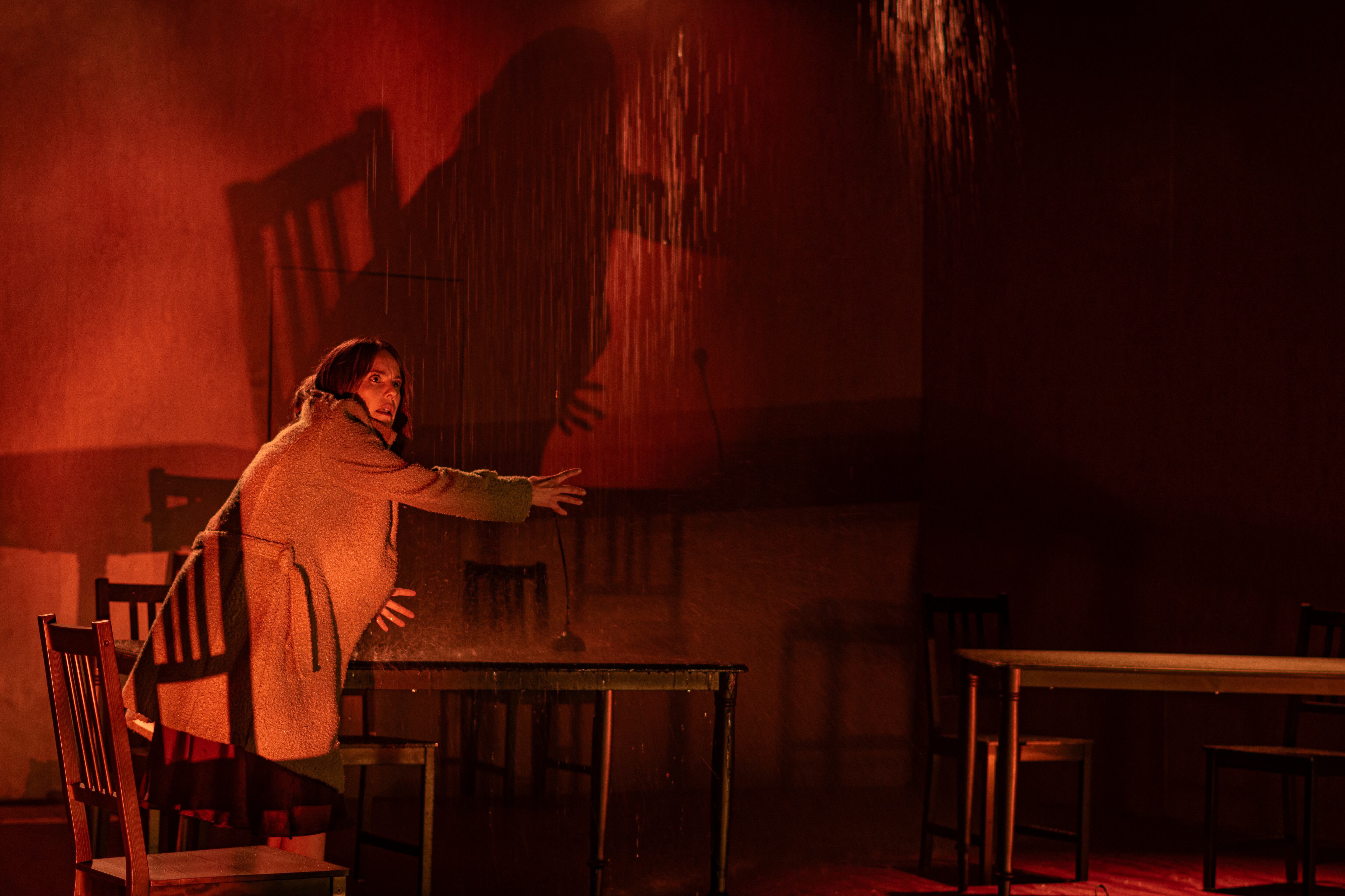 Cristina Umaña en 'Prima Facie', adaptación de Nicolás Montero de la obra de Suzie Miller, en el Teatro Nacional 2024.