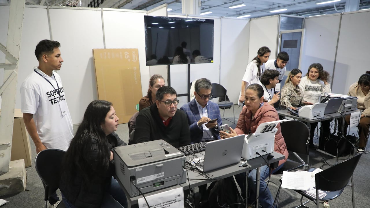 Se concluyó el escrutinio de las votaciones de la primera vuelta presidencial.