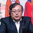 El presidente colombiano, Gustavo Petro, pronuncia un discurso en Bogotá durante una ceremonia para iniciar un alto el fuego de seis meses como parte de un proceso para iniciar una paz permanente entre el Gobierno y el ELN, el 3 de agosto de 2023. (Foto de Sebastián Barros /NurPhoto vía Getty Images)