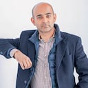 Mohsin Hamid nació en Lahore, Pakistán, en 1971, y sus escritos se han traducido a más de 30 lenguas en todo el mundo. Esta es su quinta novela.
