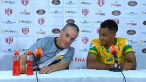 El técnico Néstor Craviotto y el jugador Aldair Cantillo, integrantes del Atlético Huila.