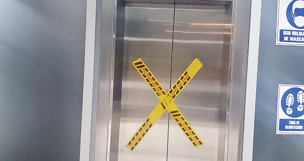 También hay ascensores sin servicio dentro de la torre de Control.