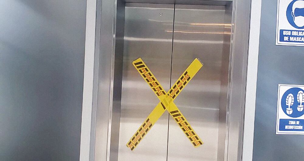 También hay ascensores sin servicio dentro de la torre de Control.