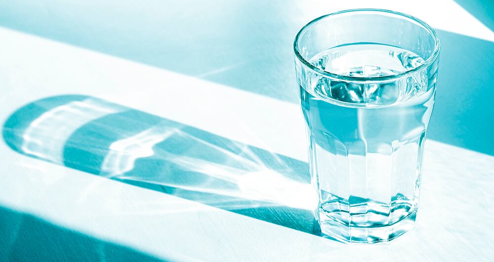 Un grupo de científicos encontró que la fuente original del agua es una lluvia de protones del sol. 