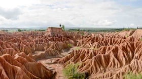 A 20 minutos del municipio de Villavieja está el desierto de la Tatacoa, uno de los paisajes más atractivos del país. Tiene una extensión de 330 kilómetros y su temperatura promedio es de 38 grados centígrados. En las noches se pueden apreciar las 88 constelaciones y lluvias de meteoros. La zona del Cusco es una de las más representativa por su legítimo color ocre. Foto: Diana Rey Melo