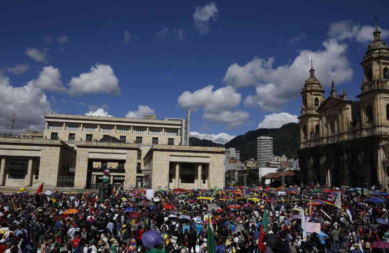 Poco a poco llegaron los manifestantes desde los distintos puntos de la ciudad para concentrarse en el lugar emblemático de este paro, la Plaza de Bolívar. Foto: Guillermo Torres