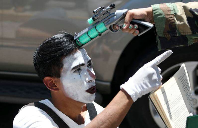 Los estudiantes de la Universidad Pedagógica Francisco Morazan se unen a maestros y médicos para protestar contra la privatización de la salud y la educación, en Tegucigalpa, el 10 de julio de 2019. (Foto de ORLANDO SIERRA / AFP)