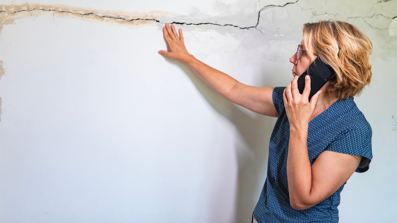 Después de un temblor lo primero que debe revisar son algunas estructuras para confirmar si tienen daños graves o superficiales.