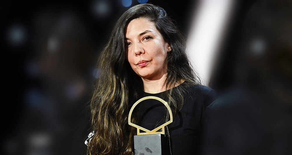 Un triunfo histórico para el cine nacional: Laura Mora recibe la Concha de Oro a la Mejor película del Festival Internacional de Cine de San Sebastián. 