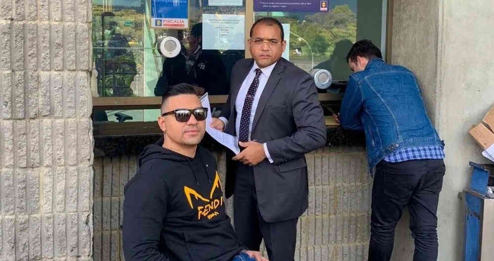 Elkin López se presentó junto con su abogado en el búnker de la Fiscalía en Bogotá, tras los señalalientos del presidente Iván Duque sobre un grupo delincuencial denominado la Silla.