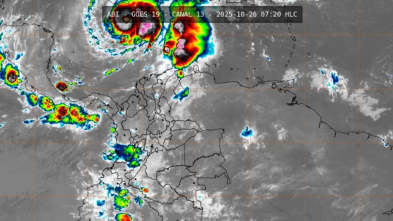 El huracán Melissa de categoría 4 se ubica al sur de la isla de Jamaica, avanzando lentamente en dirección oeste.