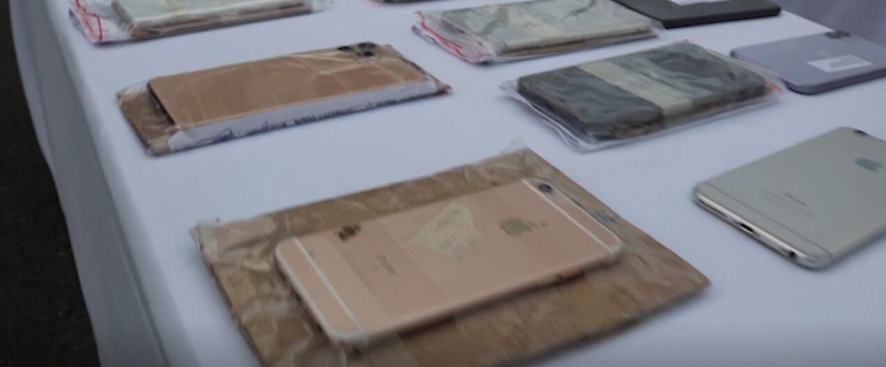 En operativo exprés en Cali, las autoridades recuperaron 7 motocicletas y 700 celulares robados.