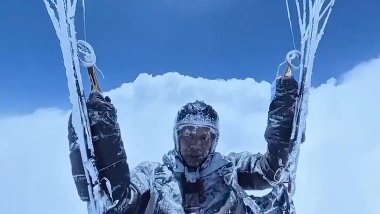 El hombre logró sobrevivir pese a las extremas condiciones.