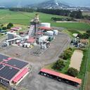 Este techo solar le ha permitido a Termoemcali reemplazar el 100 % del consumo de energía del edificio administrativo.