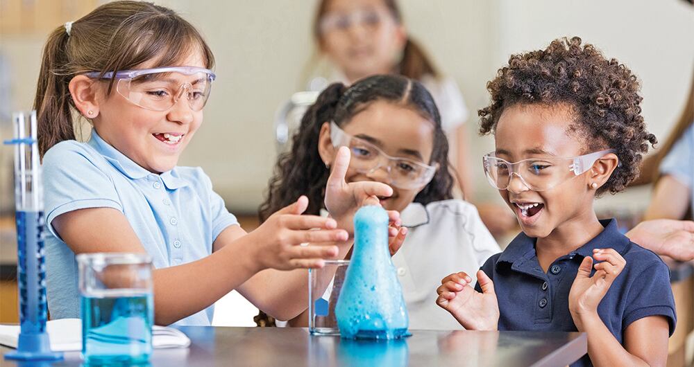 Educación que enseñe a pensar, no a repetir.