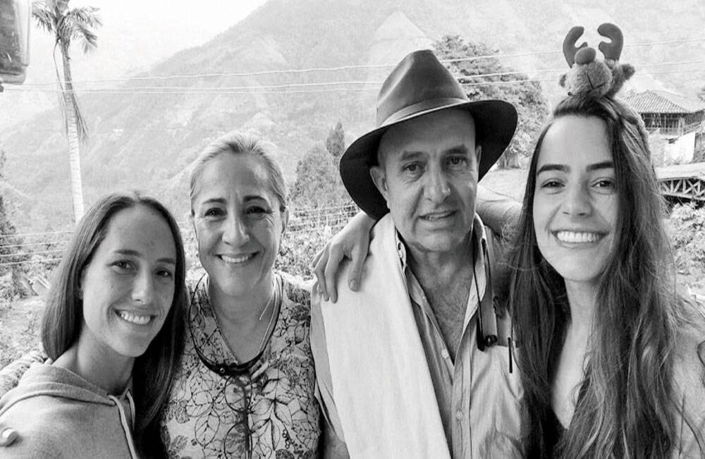 Dice que la palabra que resume a su familia es "amor". Siempre celebra las navidades en la finca, con su hermana Paulina y sus padres.