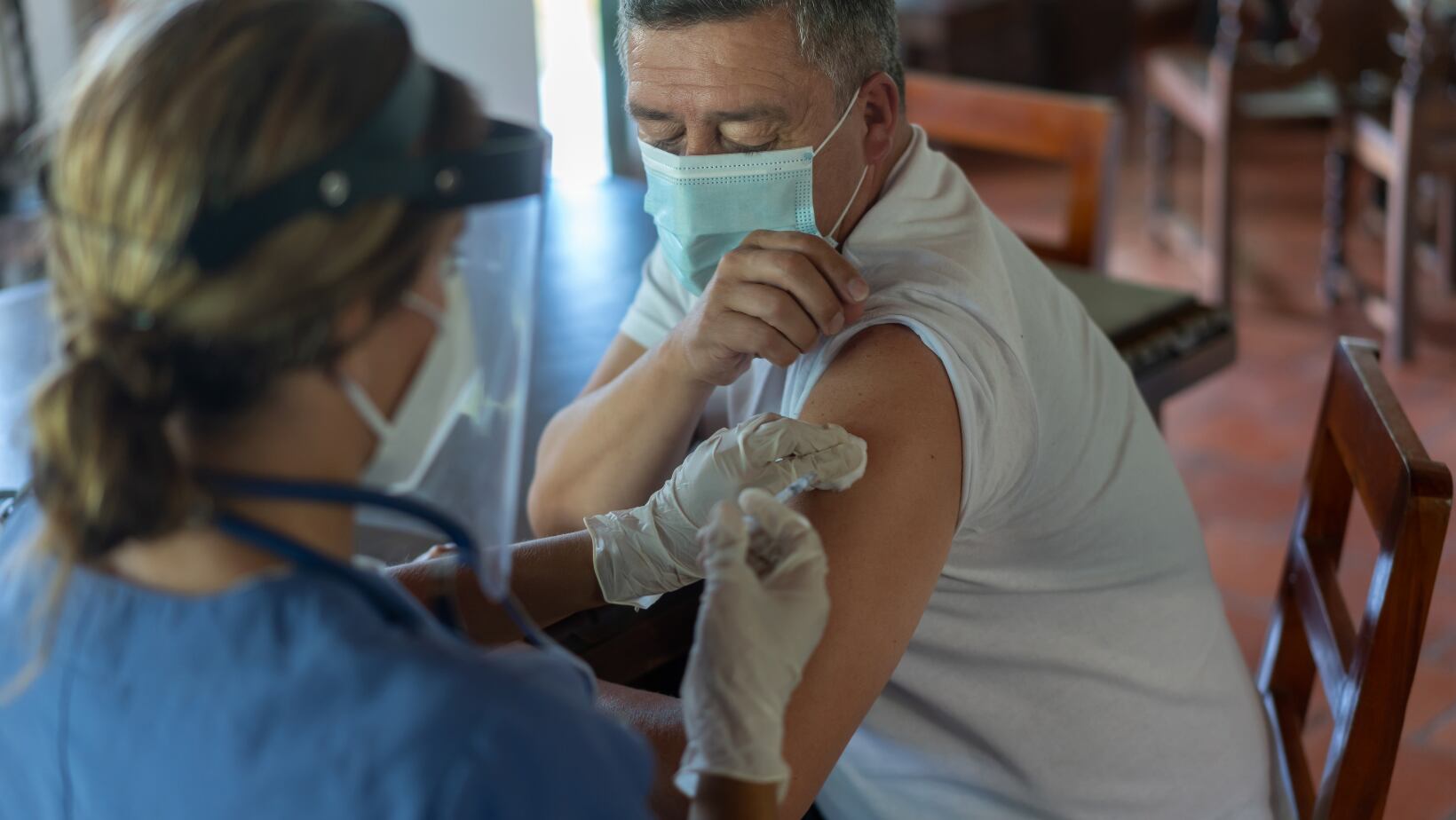 Aprueban cuarta dosis de vacuna contra el COVID-19 para este sector de la población