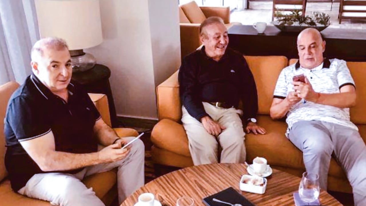 Guillermo Meque (izquierda) y Hugo Vásquez (derecha) conocían a Rodolfo Hernández hace más de 20 años.