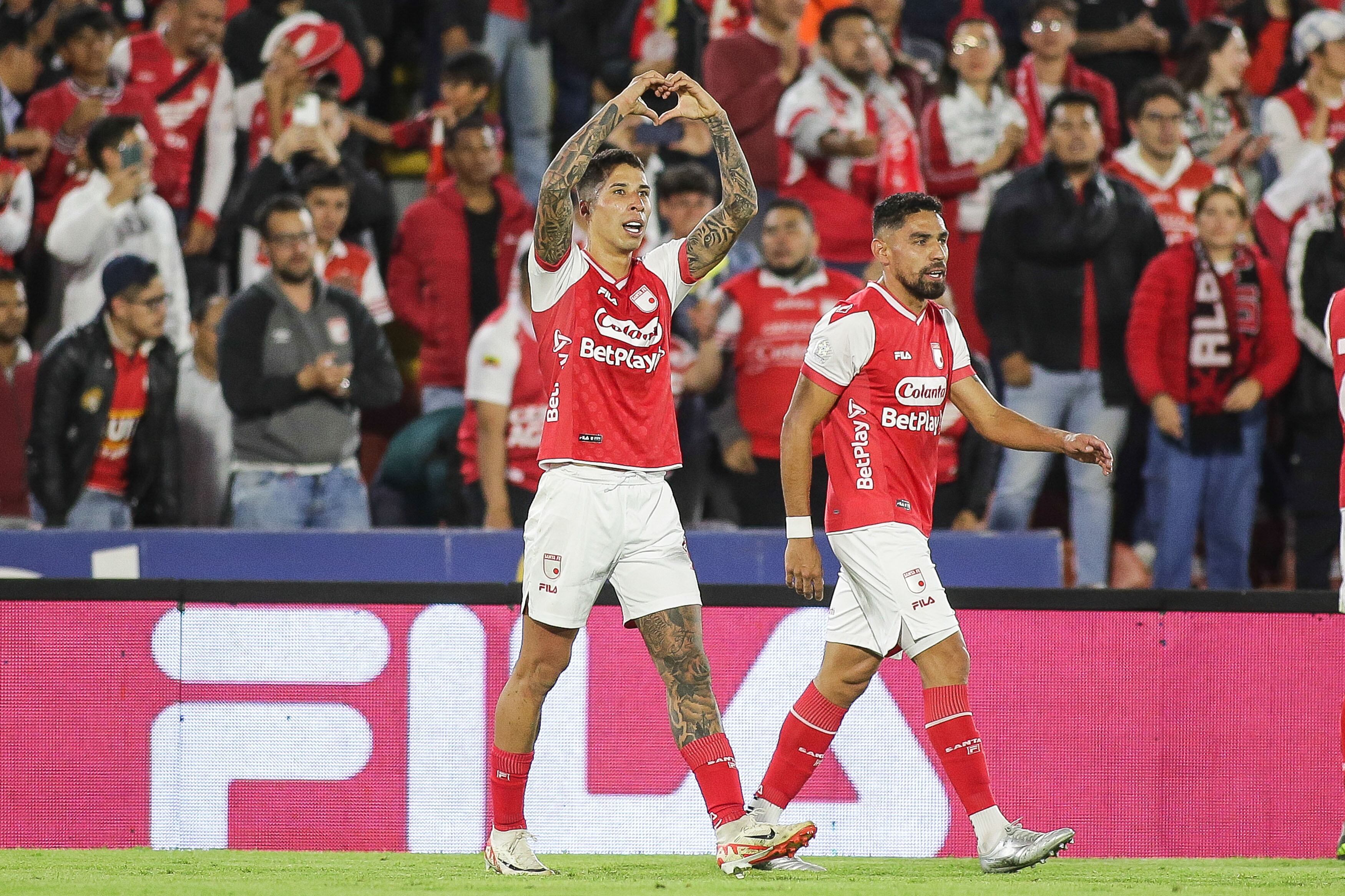 Santa Fe ganó con contundencia ante el campeón de la liga.