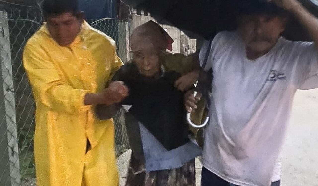 Los habitantes de las regiones donde pasó Agatha se vieron afectados con inundaciones en sus hogares