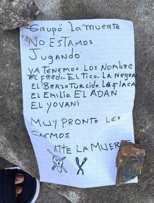 Panfletos del Escuadrón La Muerte.