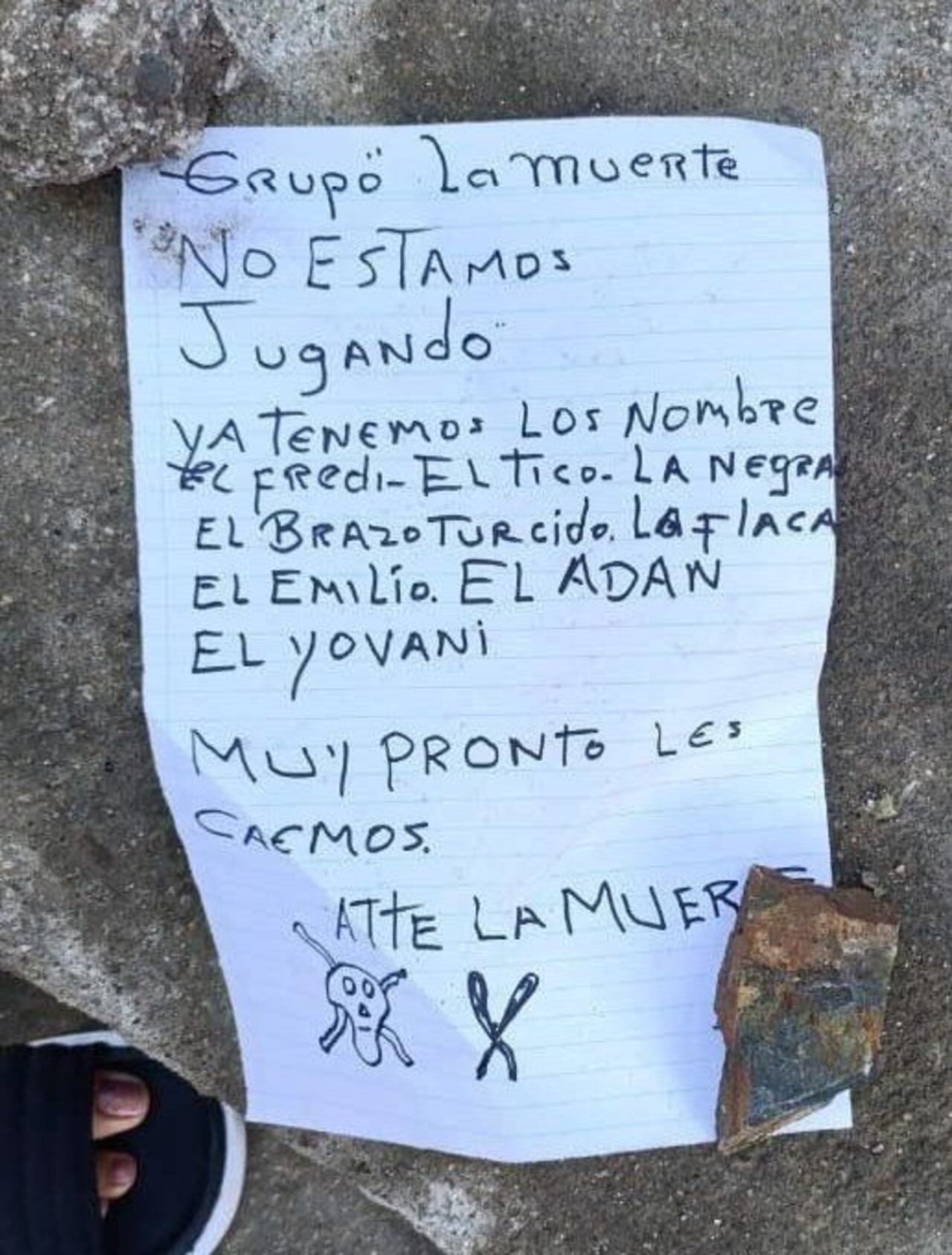 Panfletos del Escuadrón La Muerte.