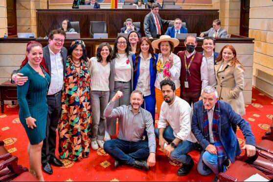 Mesada 14 para maestros, aprobada en segundo debate en Cámara