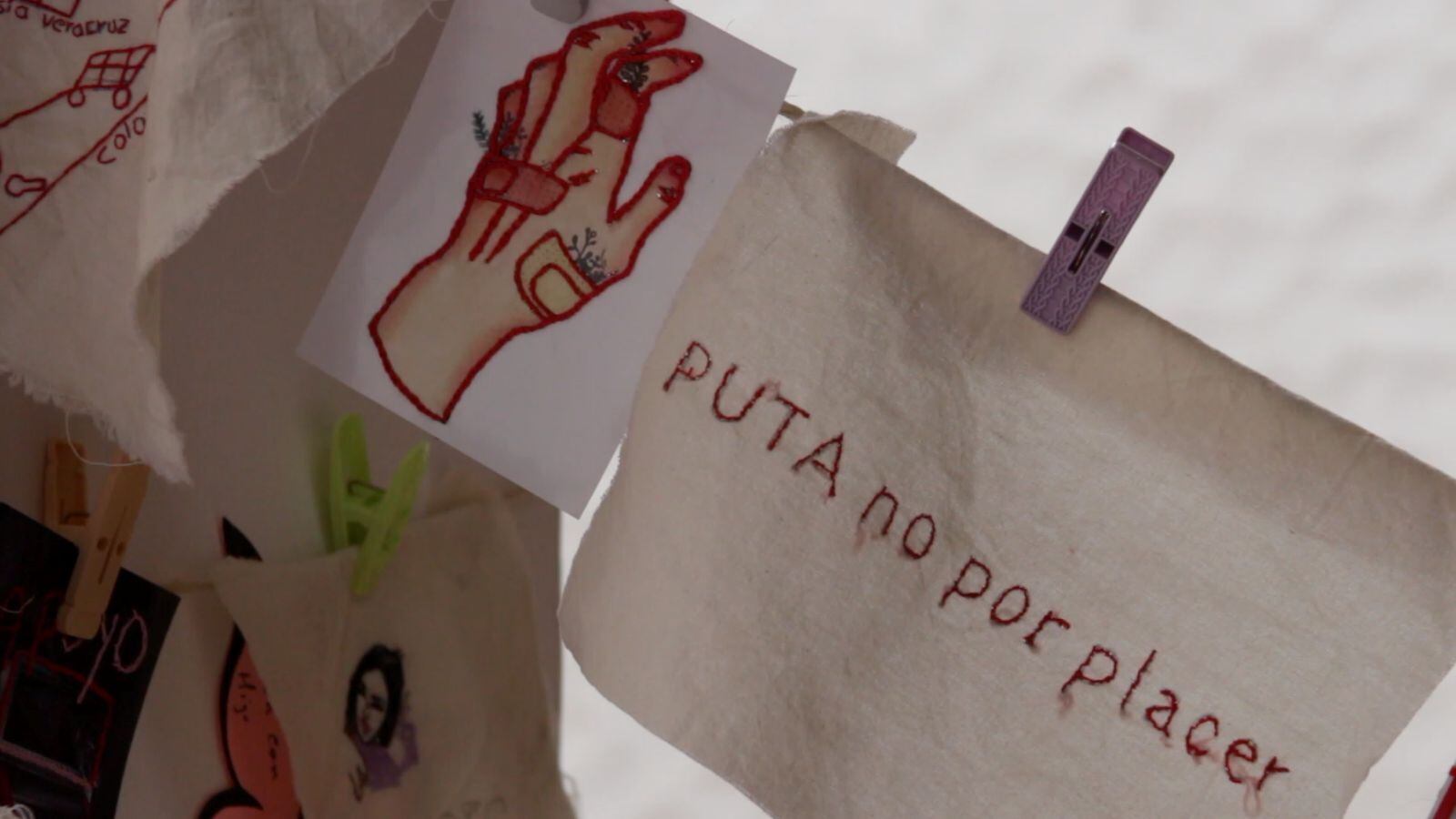 En estos trozos de tela, trabajadoras sexuales migrantes venezolanas hicieron catarsis de las penurias vividas tras salir de su país.