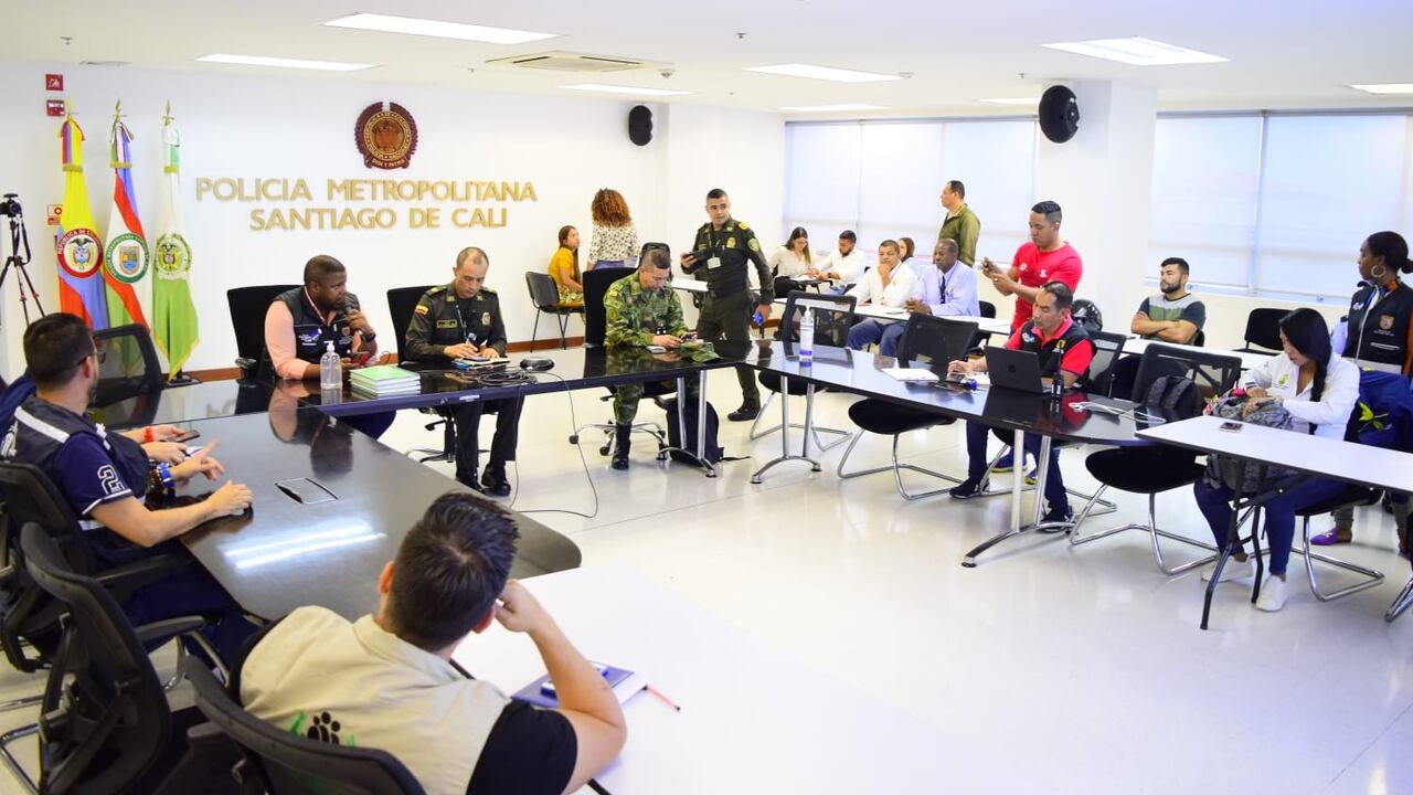 Estarán disponibles más de cuatro mil unidades de la Policía Nacional, 250 agentes de tránsito, 250 funcionarios de la Secretaría de Seguridad y Justicia, 100 funcionarios de la Secretaría de Paz y Cultura Ciudadana y 100 funcionarios de Participación Ciudadana.
