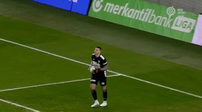 Énok Varga el pequeño al que un arquero hungaro le atajó dos tiros el día de su cumpleaños