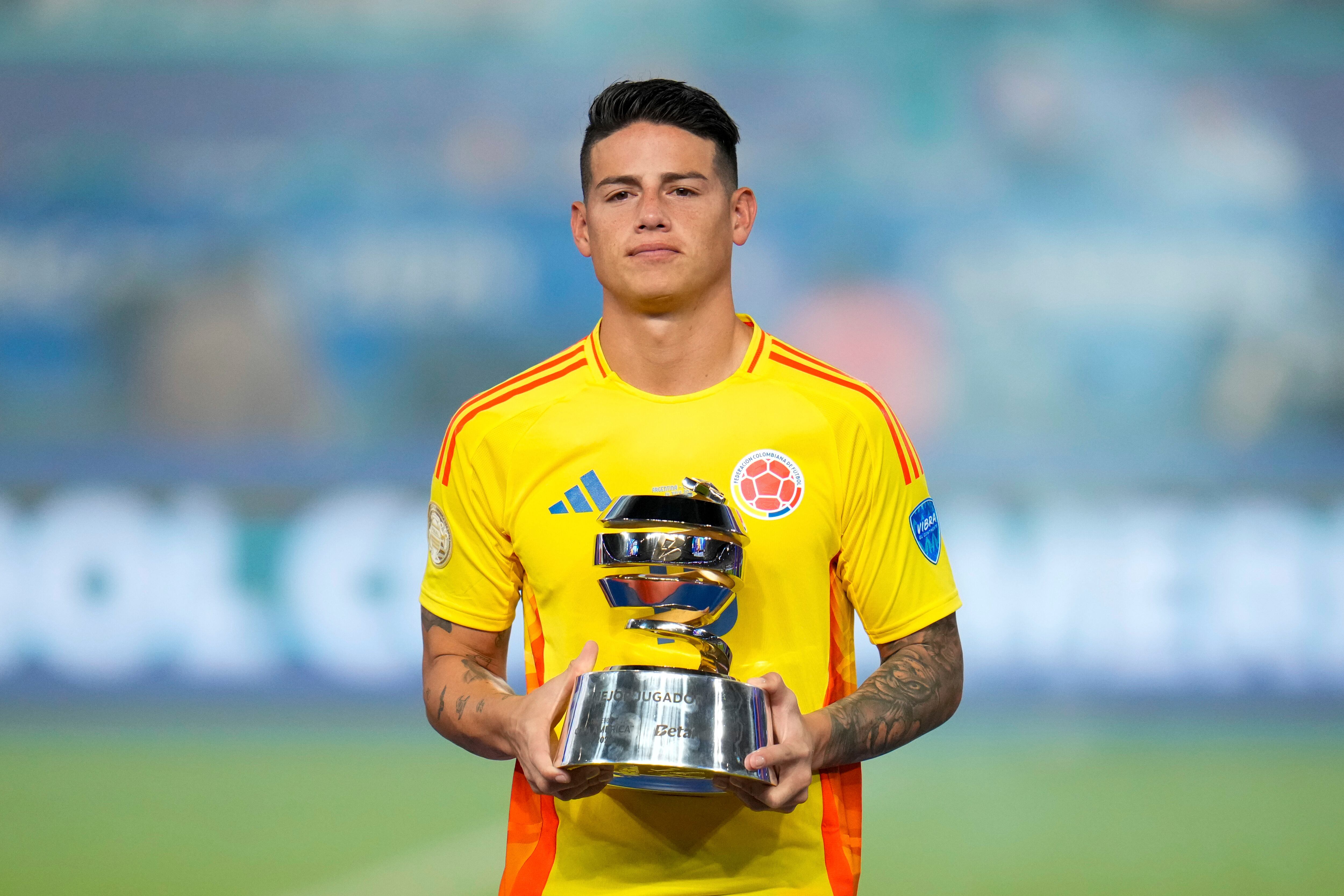 Colombia's James Rodriguez holds the player of the tournament trophy after the Copa America final soccer match in Miami Gardens, Fla., Monday, July 15, 2024. Argentina defeated Colombia 1-0. (AP Photo/Julio Cortez)