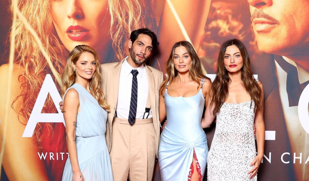 Margot Robbie junto a los actores Samara Weaving, Diego Calva y Phoebe Tonkin en la promoción de la película Babylon en Sidney, Australia el pasado 16 de enero